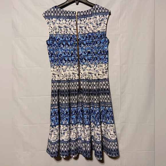 Gabby Skye EUC Women's Dress, Excellent Quality, Blue & White Patterned, Size 8 - Picture 9 of 9
